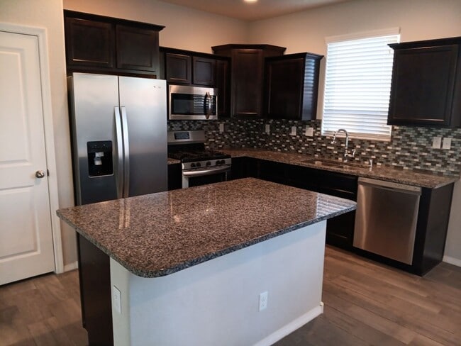 Building Photo - 4 Bedroom, 2 Bathroom! Lovely Home! Schedule a Showing!