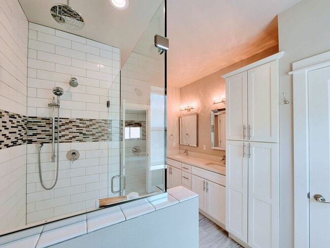 Building Photo - Luxurious and spacious 3 bed home in Manette