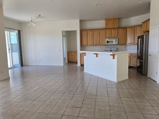 Building Photo - Beautiful single story home with over 1600...