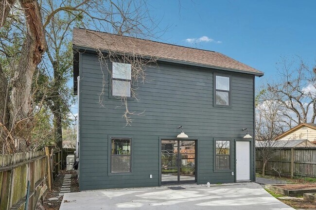 Building Photo - 1410 Elliott St