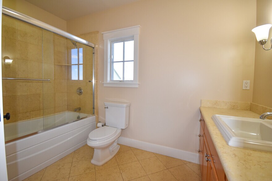 Building Photo - 1705 Palm Ave