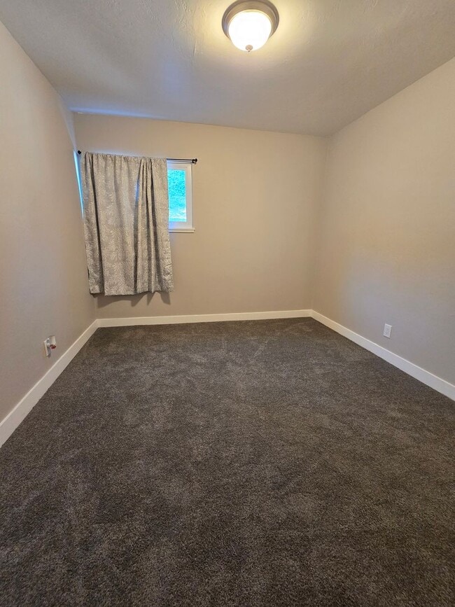 Building Photo - Remodeled Single Story Home Nestled in El ...