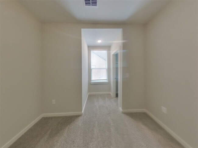 Building Photo - 557 Raglands Rd