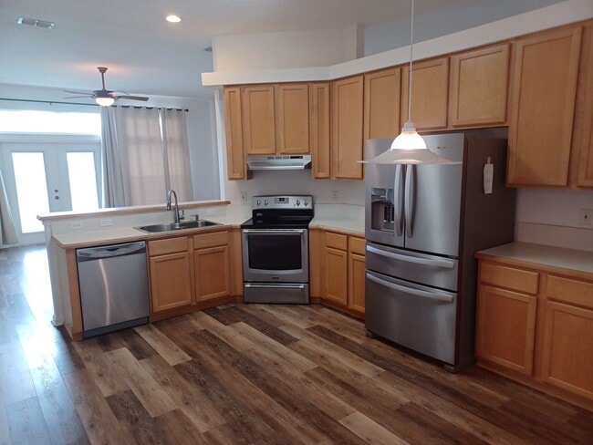 Building Photo - Large 3 BR 2 BA Rental in Desirable Area
