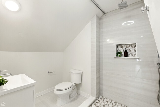 Building Photo - 1024 S Ridgeland Ave