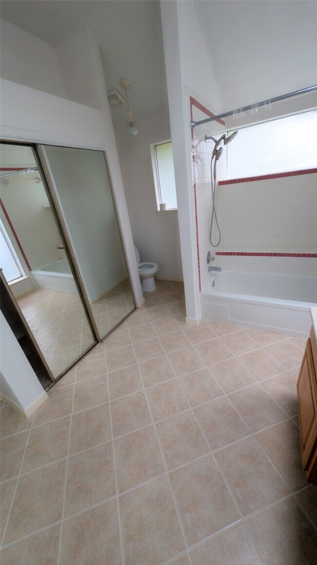 Building Photo - 3214 Kempwood Dr