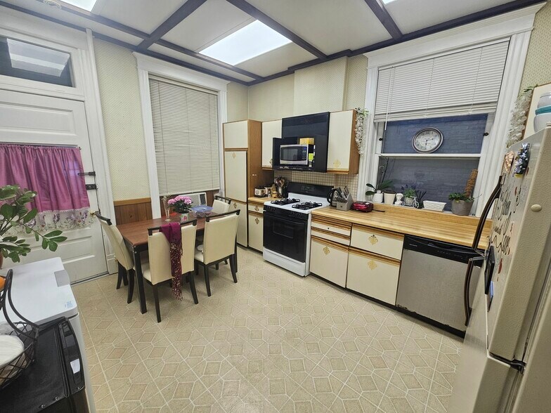 Building Photo - 1132 W Wrightwood Ave