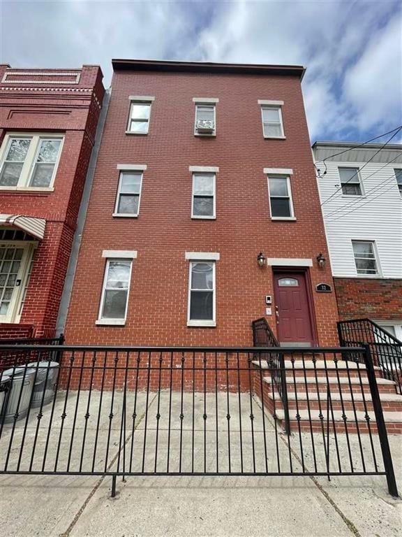 Building Photo - 32 Beacon Ave