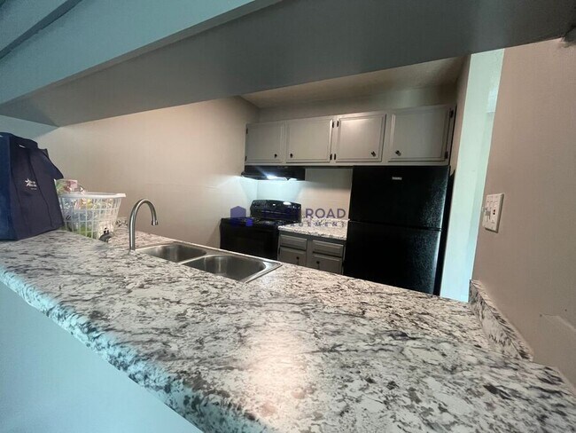 Building Photo - 705 W 27th St S