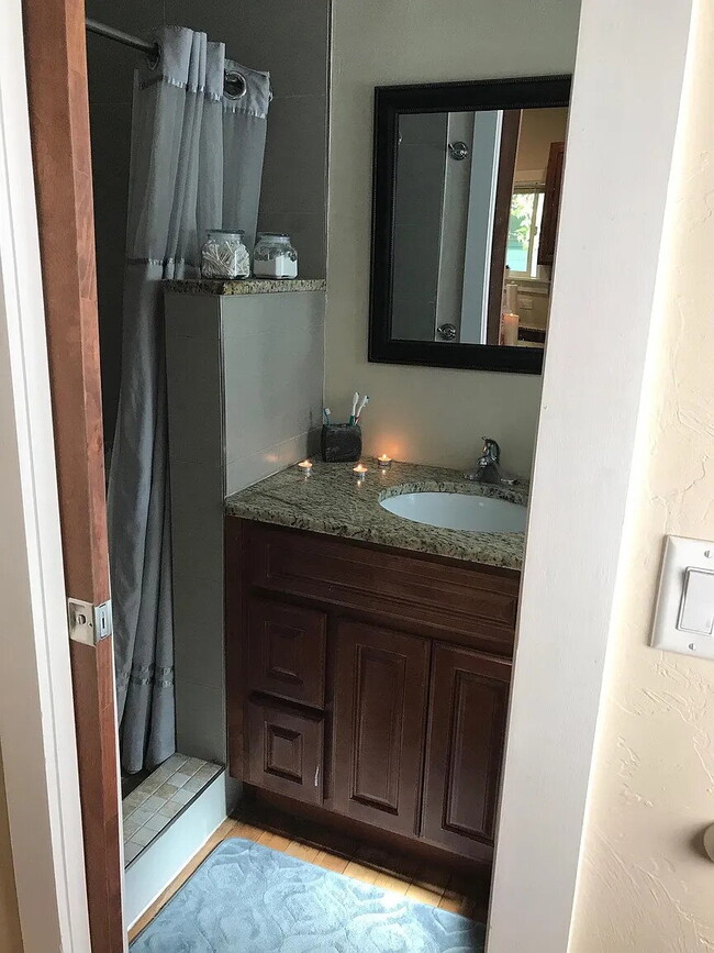 Building Photo - 932 Grandview Ave