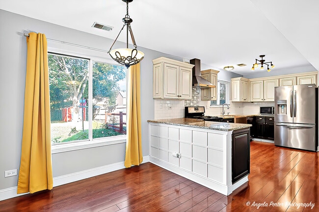 Building Photo - 1161 Hampton Ln