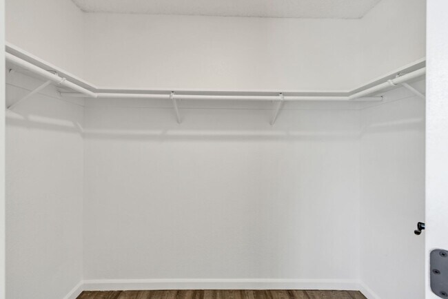 Building Photo - Great 2 Bedroom Condo in Gated Community