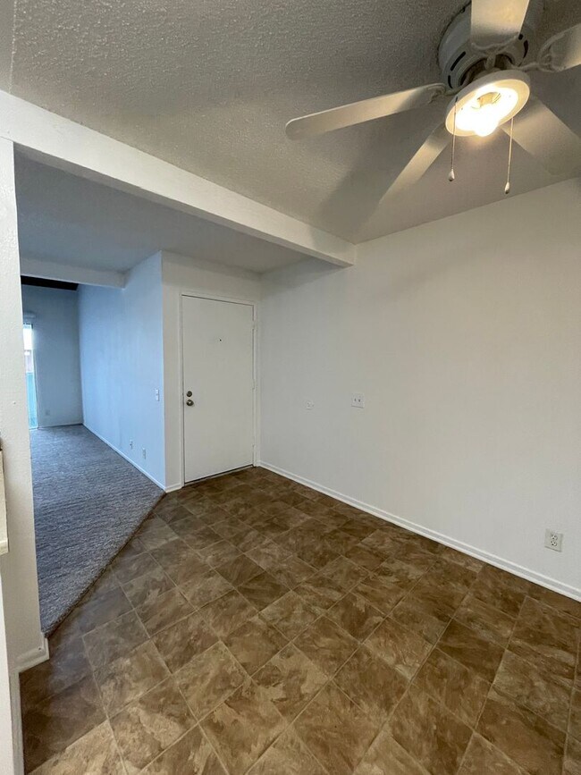 Building Photo - Spacious 2-bedroom 1-bathroom upstairs condo with Balcony/Garage