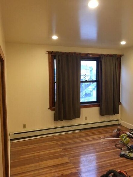 Building Photo - 369 Centre St