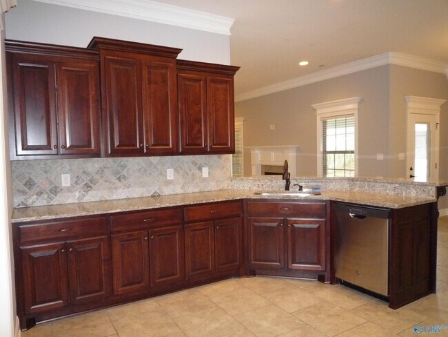 Building Photo - 13205 Hill Crest Dr