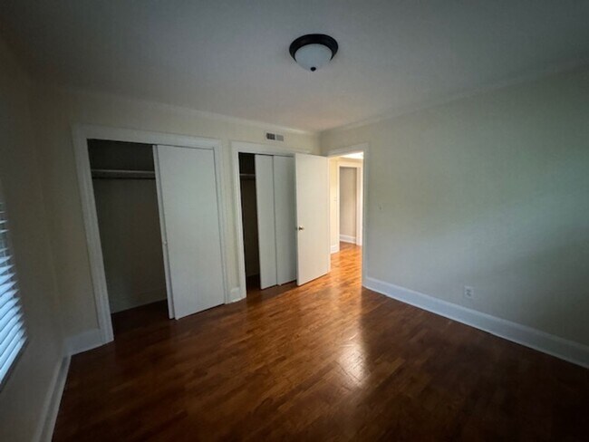 Building Photo - Centrally located, close to the Mall