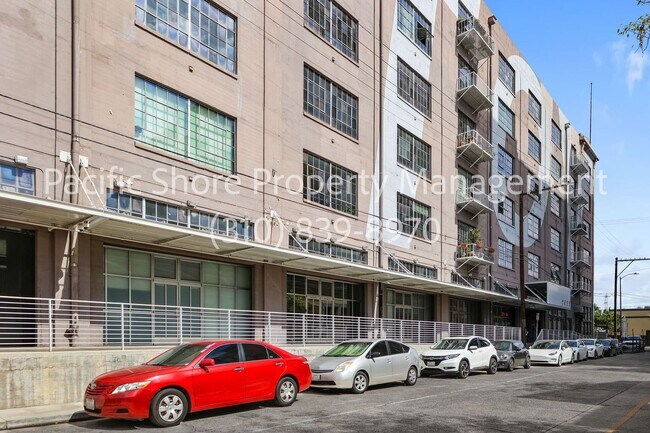 Building Photo - Large Loft with Modern Finishes at Historic Toy Factory Lofts!