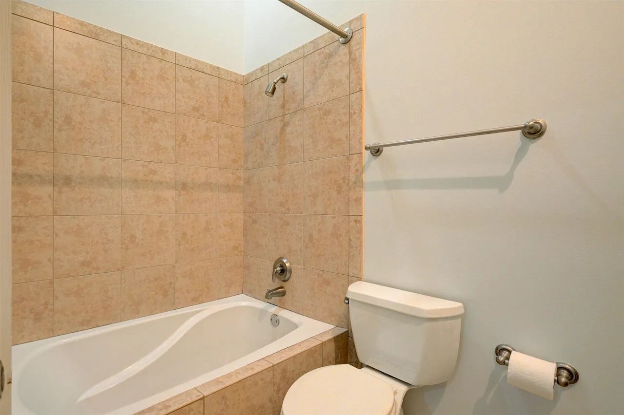 Building Photo - 435 S Front St