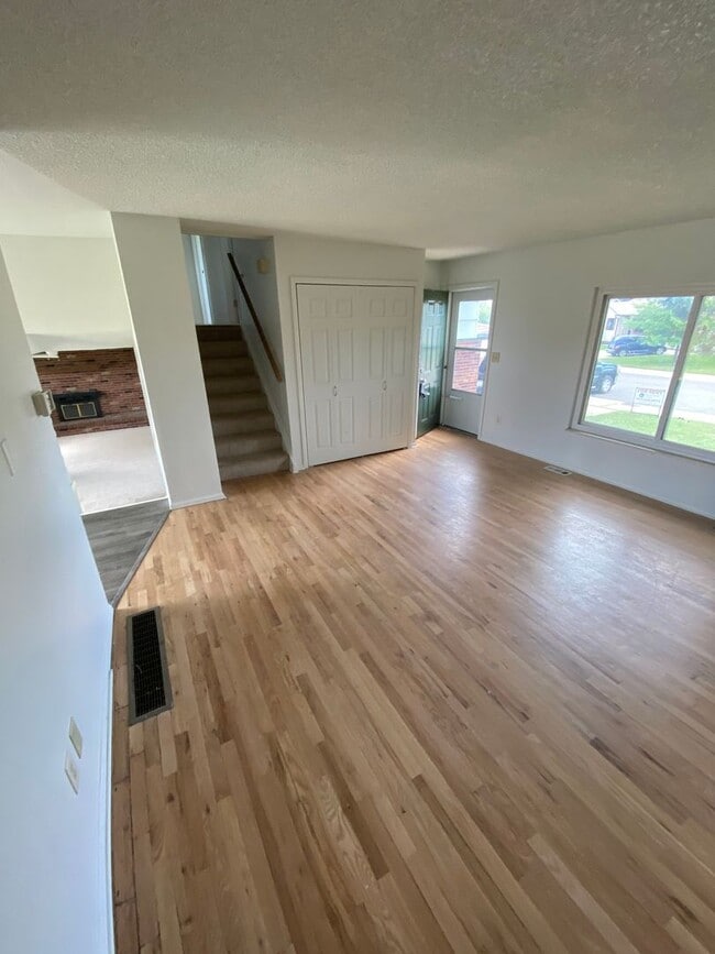 Building Photo - Family Style Home In The Coveted Marsten Neighborhood!