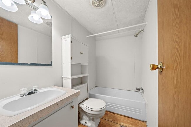Building Photo - 14431 W Lee Shore Dr