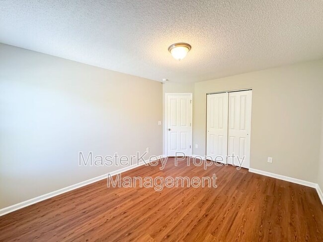 Building Photo - 6842 Harter Ct