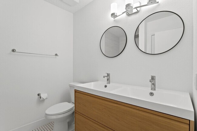 Building Photo - 2287 Philippine Dr