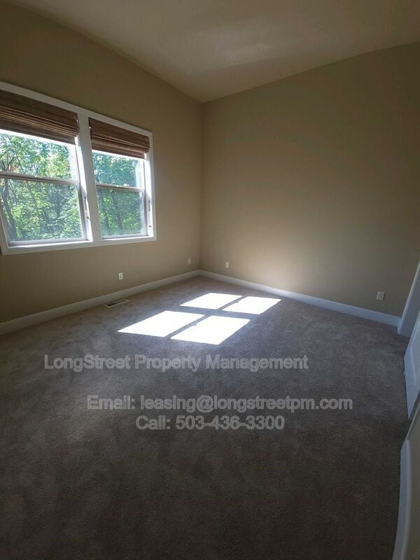 Building Photo - 9739 NW Henry Ct