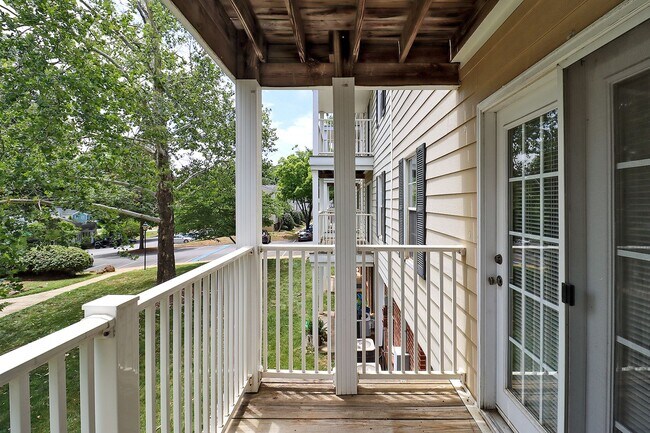 Building Photo - 1264 Villa Ln