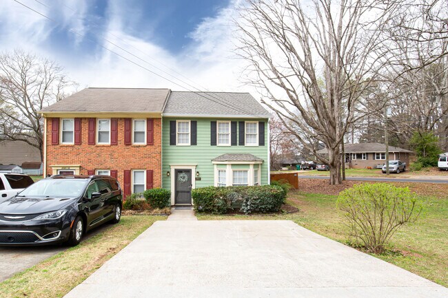 Building Photo - 2580 Old Roswell Rd SE