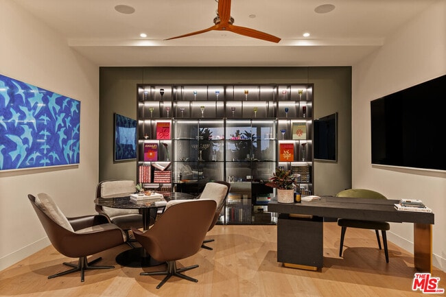 Building Photo - 972 Palisades Beach Rd