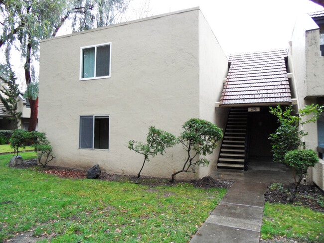 Building Photo - 296 Tradewinds Dr