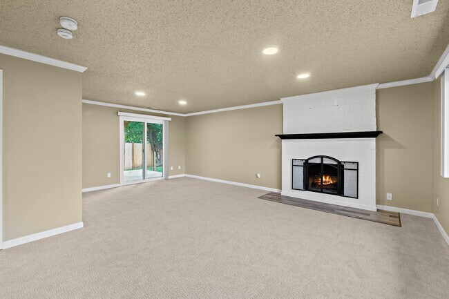 Building Photo - 6021 98th St NE