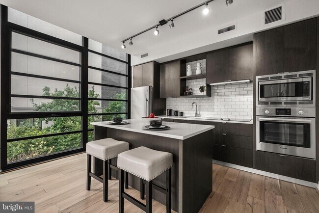 Building Photo - 1300 4th St SE