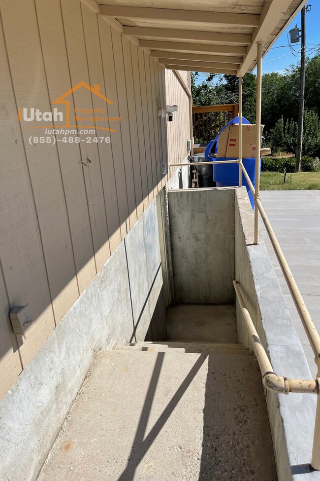 Building Photo - 485/483 E 2800 N