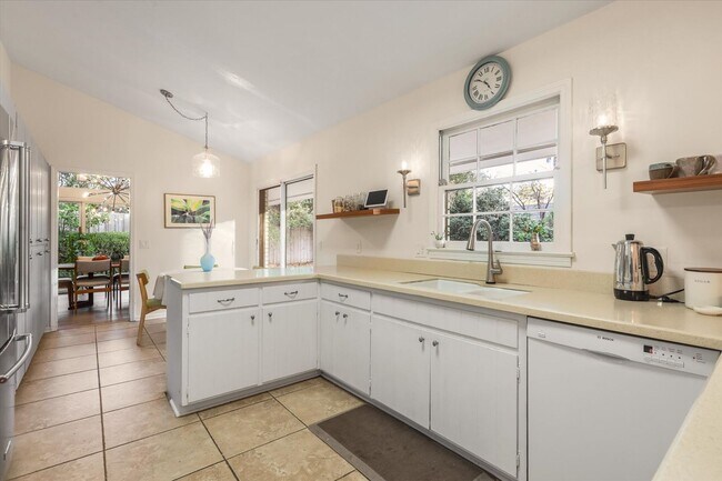 Building Photo - Mid-Century Home in Killearn Estates