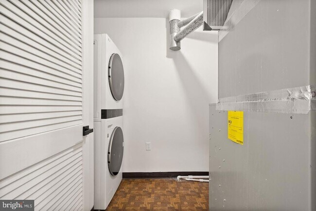 Building Photo - 7256 Glen Hollow Ct