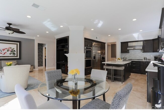 Building Photo - 7435 Paloma Dr