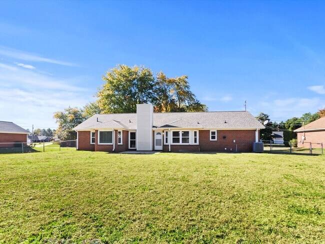 Building Photo - Great location in Harvest and only minutes...