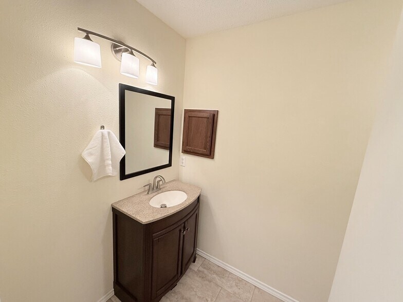 Building Photo - 14206 Rosseau St
