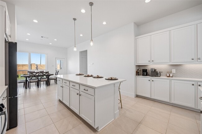 Building Photo - 21130 Garden Palm Dr