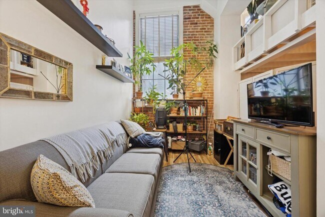 Building Photo - 315 New St