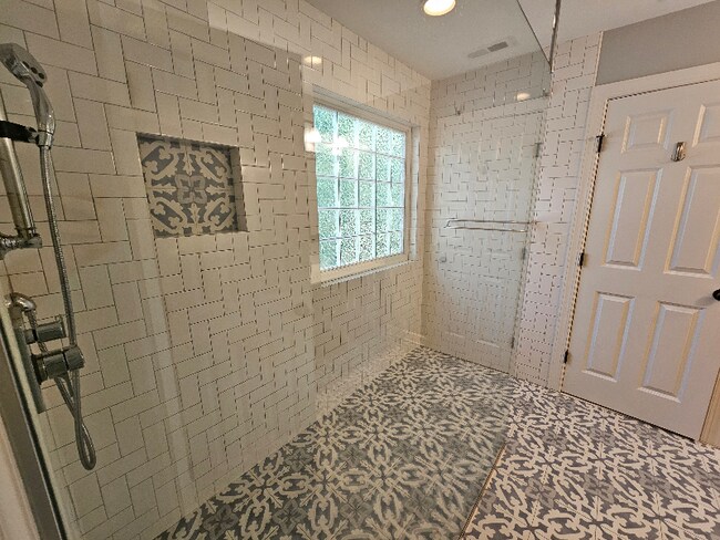 Building Photo - 10 Highgrove Ln