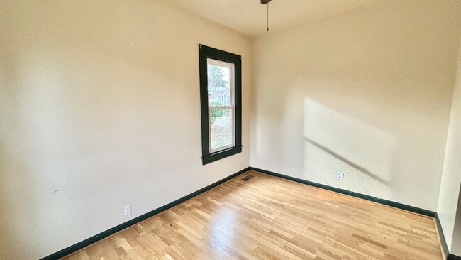 Building Photo - Character-Rich 1912 Home in North Portland – Spacious 2 Bed / 1 Bath
