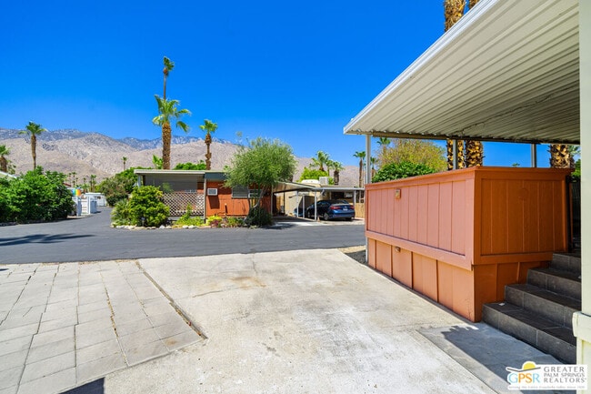 Building Photo - 306 Logenita St