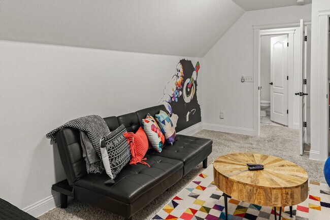 Primary Photo - 1802 NW Mustang Ave