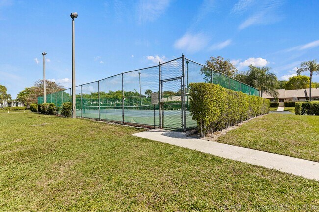 Building Photo - 1004 Green Pine Blvd