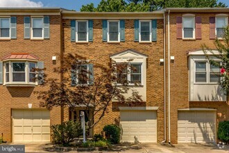 Building Photo - 1059 N George Mason Dr