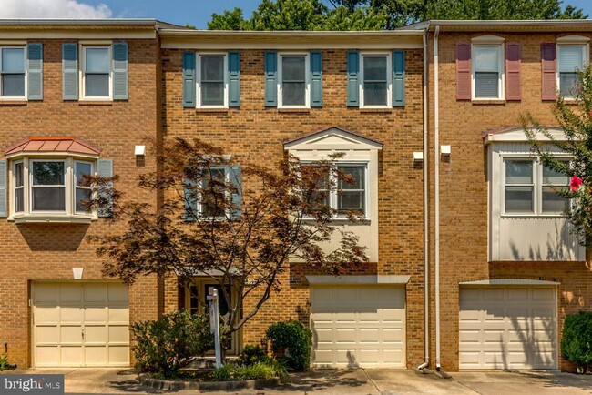 Primary Photo - 1059 N George Mason Dr