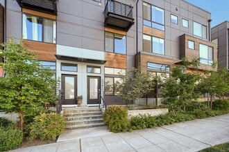 Building Photo - 2041 25th Ave S