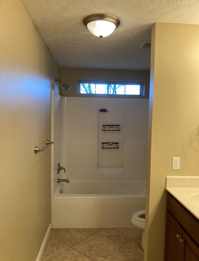 Building Photo - 166 Twin Lakes Dr